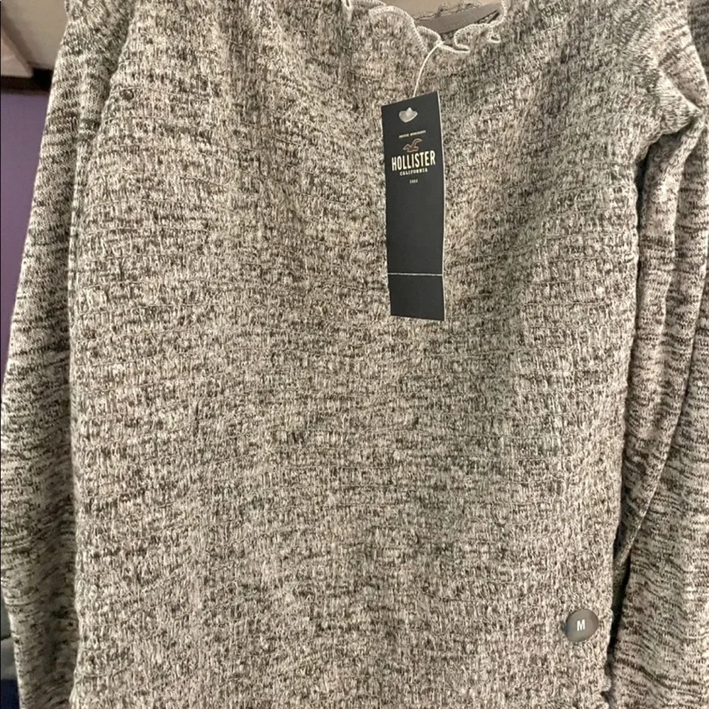 Long Sleeve Crop Top - Picture 1 of 6